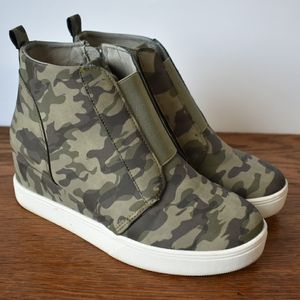 Camo wedge sneakers